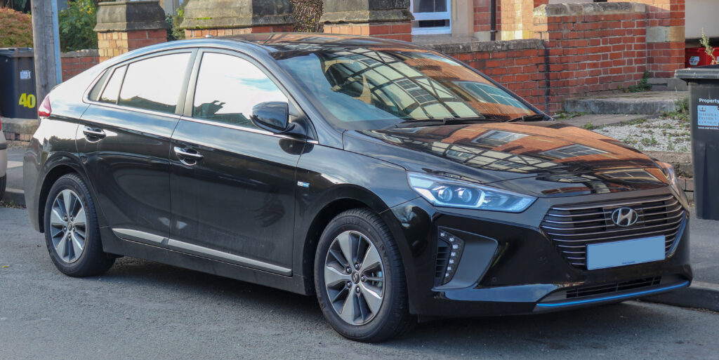 2018 Hyundai Ioniq Premium SE PHEV S-A 1.6 Front shot