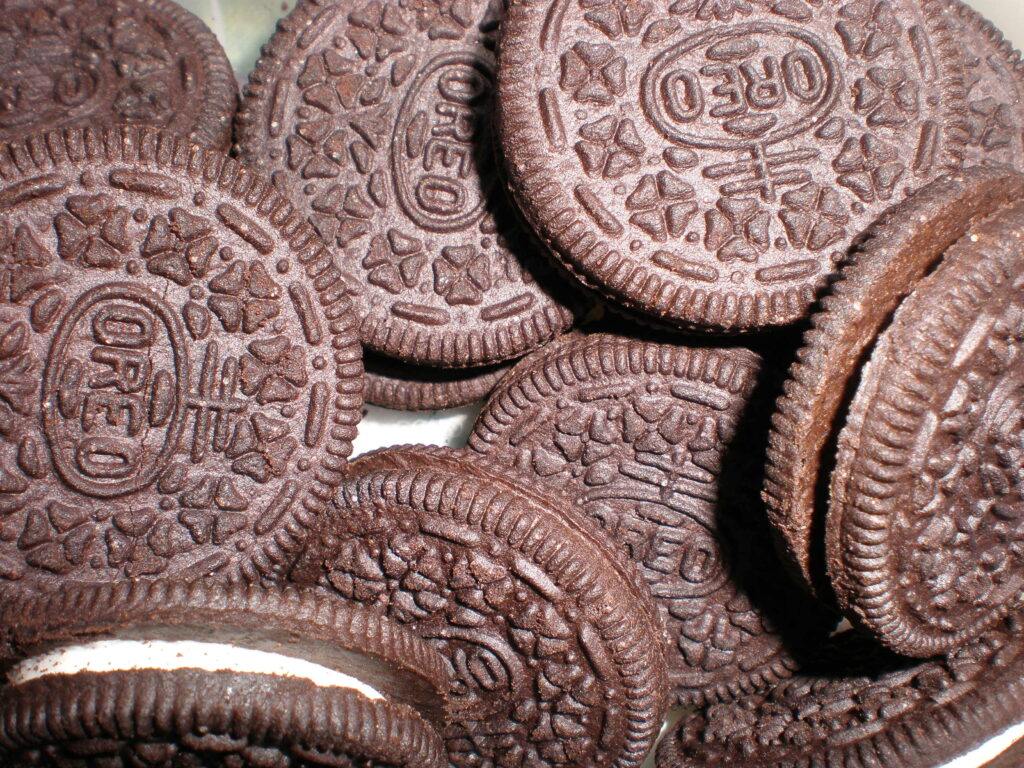 close up of unpackaged oreo cookies